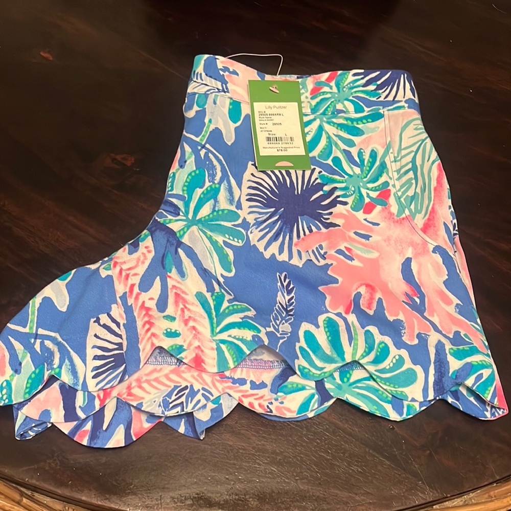 Lilly Pulitzer dahlia short. NWT!!